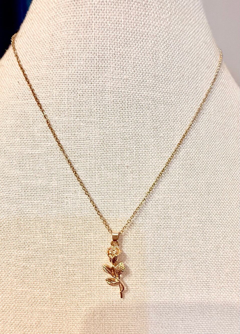 Vintage NOS Gold Tone Rose Pendant Necklace 18” + 5”